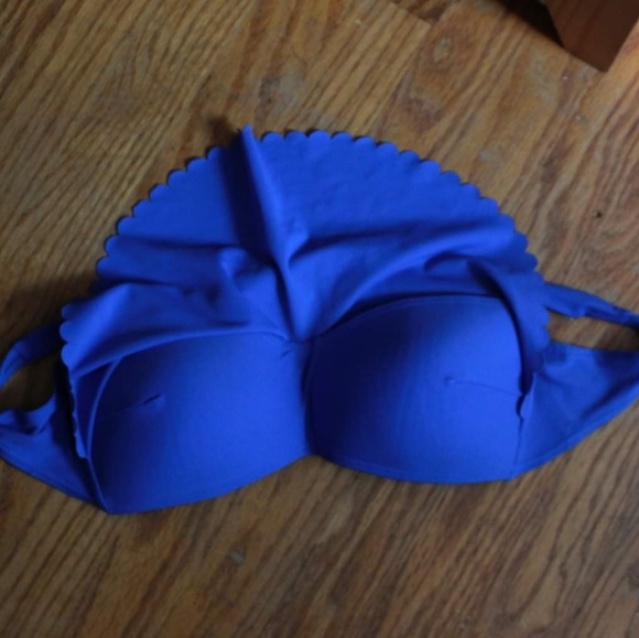 Smoothies Strapless Scalloped Layered Swim Top - Picture 2 of 5